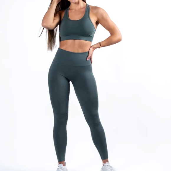 Alphalete Pants - $70 Women’s Gray Alphalete Halo Leggings